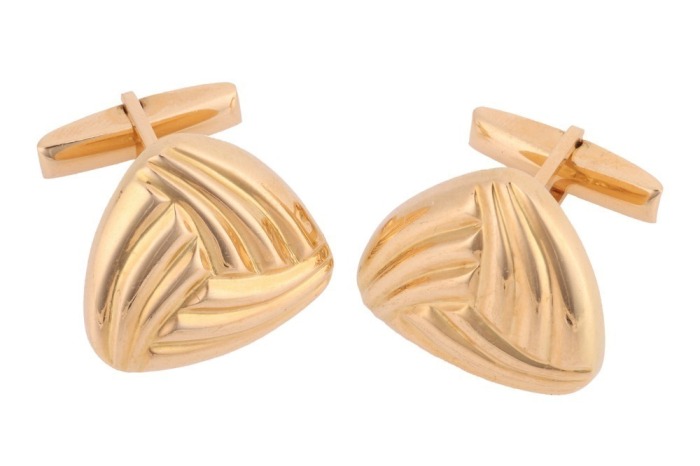 A pair of triangular cufflinks of reeded design, fitted with swivel backs, unmarked yellow metal surface testing as 18ct, cufflink motif measures 2.4 cm across, total weight of item 46.85 grams. Please note: Unless otherwise stated, lots have been tested 