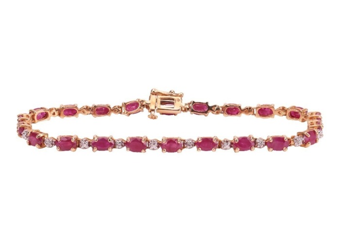 A ruby and diamond line bracelet, comprising a series of oval-cut rubies in articulated claw mounts, flanked by single-cut diamond accents, concealed tongue clasp, yellow metal stamped '14K', overall length 18.0 cm, 7.7 grams.