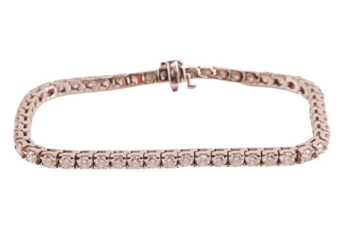 A diamond line bracelet, comprising fifty-two round brilliant-cut diamonds, each measuring approximately 2.8mm x 1.7mm, with an estimated total carat weight of 4.16ct, each stone in a four claw setting and connected by articulated links, bracelet measurin