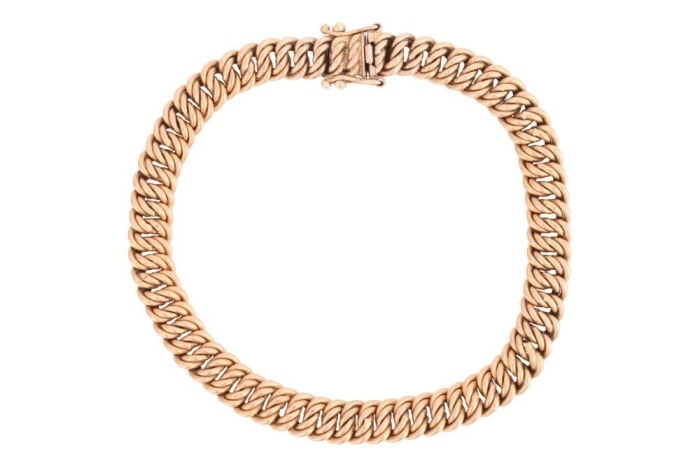 A 9ct gold fancy-link bracelet, comprising a series of interwoven oval links, completed with an integral box clasp and two additional safety catches, 19.5cm in length, 0.8cm in width, 10.5 grams.
