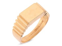 A signet ring in 18ct yellow gold, with a polished vacant rectangular head, between fluted shoulders leading to a flat shank, British import marks, size U, 6.7 grams.