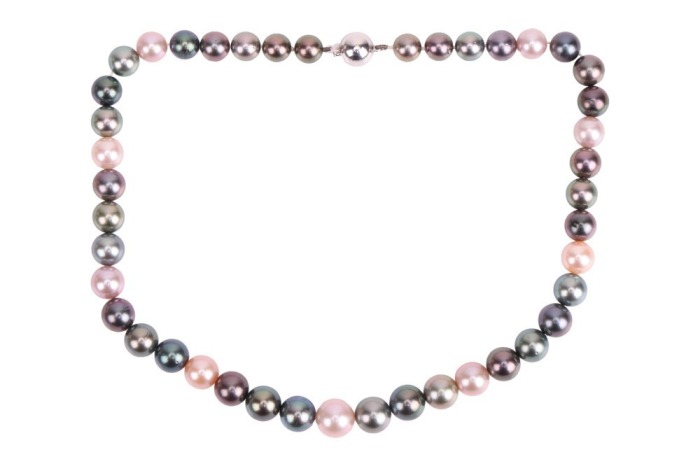 A South Sea Tahitian cultured pearl necklace, comprising a single row of graduated Tahitian cultured pearls of various shades, the pearls graduating between 8.3mm and 11.0mm, completed with a ball clasp marked &lsquo;750&rsquo;, approximately 41.5cm in length, 49.0 g
