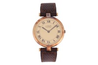Cartier Must de Cartier Vendome Reference: 590003 Serial: 035149 Bezel: Smooth Year: circa 2003 Case Material: Gold-Plated Case Diameter: Approximately 30mm Dial: Cream Enamel, Signed at seven o&rsquo;clock, Blue Sword Hands Numerals: Black Roman Numerals, Minu