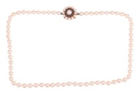 A cultured pearl necklace with gem-set clasp in 9ct gold, comprising a strand of round cultured pearls of 6.0 mm, hand-knotted to a cluster box clasp set with circular-cut sapphires and cultured pearls, British assay marks, overall length 50.0 cm, 30.4 gr