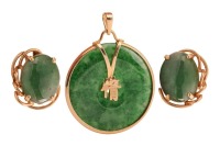 A jadeite pendant and a pair of earrings; the pendant set featuring a round jade bi disc, in a conforming surround and centred with a pierced Chinese character for 'feelings', yellow metal stamped '18K', 3.1 cm drop length; the pair of stud earrings each 