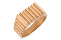 A grooved dress ring, the rectangular ring head and shoulders decorated with vertical ridges, to a tapering flat shank, yellow metal stamped '18ct', size T, 8.44 grams.